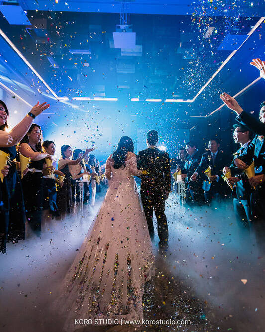 Hilton Sukhumvit Bangkok Wedding Reception Supamas & Packapong | งานเลี้ยงฉลองมงคลสมรส คุณจอย และคุณเอื้อ โรงแรมฮิลตัน สุขุมวิท กรุงเทพ 32 korostudio special wedding reception supamas packapong hilton sukhumvit bangkok 170 uai Hilton Sukhumvit Bangkok Wedding Reception Supamas & Packapong | งานเลี้ยงฉลองมงคลสมรส คุณจอย และคุณเอื้อ โรงแรมฮิลตัน สุขุมวิท กรุงเทพ