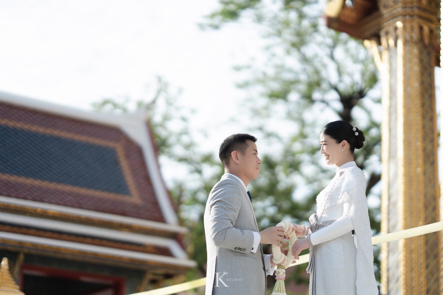 pear thailand wedding photos wat ratchabophit 62 ถ่ายภาพงานแต่งงานที่วัดราชบพิธฯ: ความสง่างามที่เรียบง่ายและเต็มไปด้วยความสุข