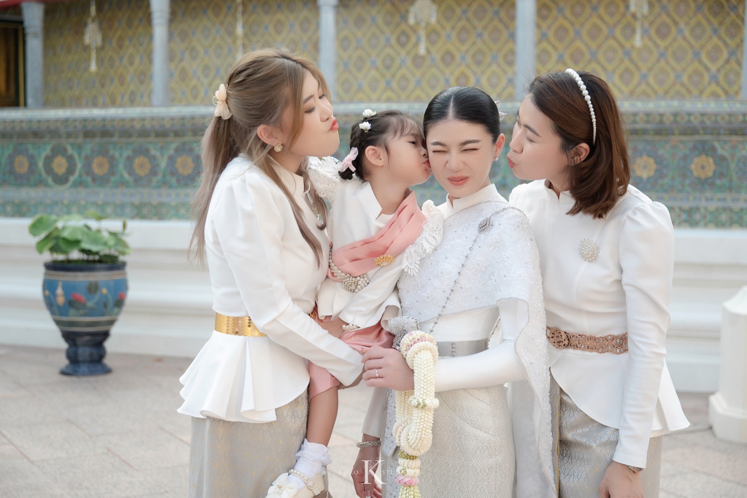 pear thailand wedding photos wat ratchabophit 78 ถ่ายภาพงานแต่งงานที่วัดราชบพิธฯ: ความสง่างามที่เรียบง่ายและเต็มไปด้วยความสุข