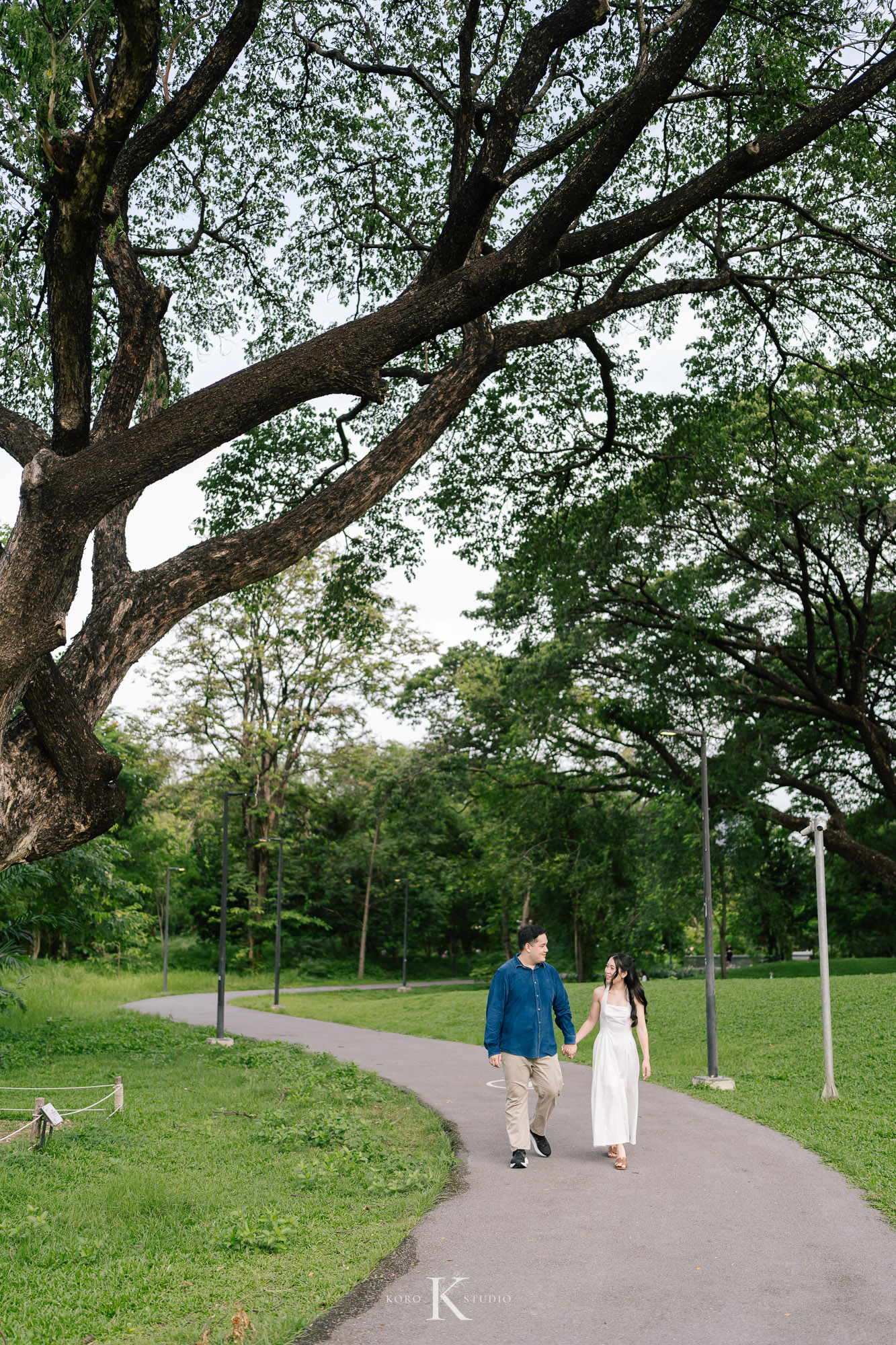 Bangkok Pre Wedding: Alison & Karl at Wat Pho & Benjakitti Park 190 benjakitti park pre wedding alison karl bangkok 190 Bangkok Pre Wedding: Alison & Karl at Wat Pho & Benjakitti Park